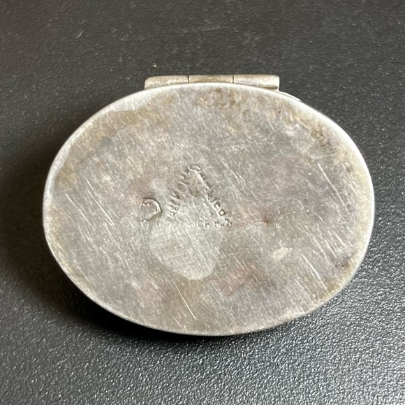 Antique Sterling Silver Pill Box with Carved Onyx Alien Head - Picture 8 of 10